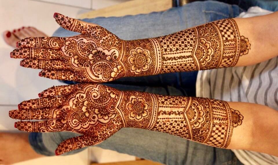 henna application